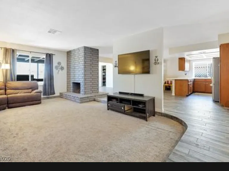 445 Wheaton Ct — Photo 4