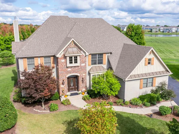 3558 Hidden Fawn Dr, Elgin, IL 60124