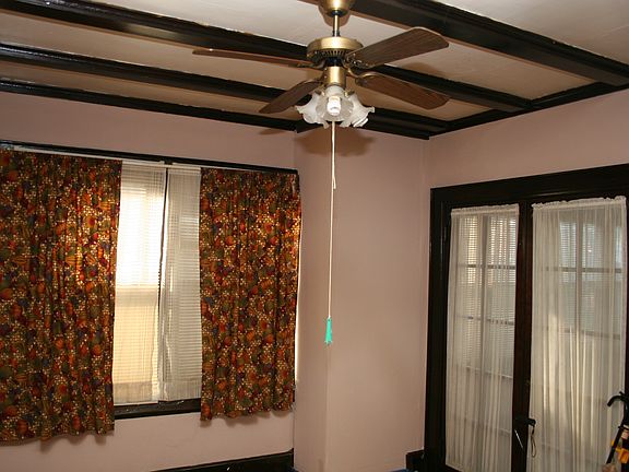 3rd image of 1009 1st Ave