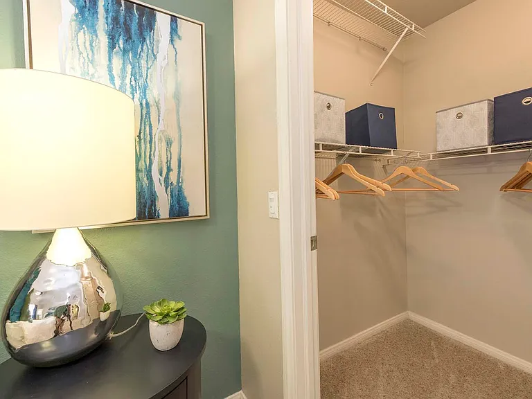 Bella Vista Apartments — Photo 11