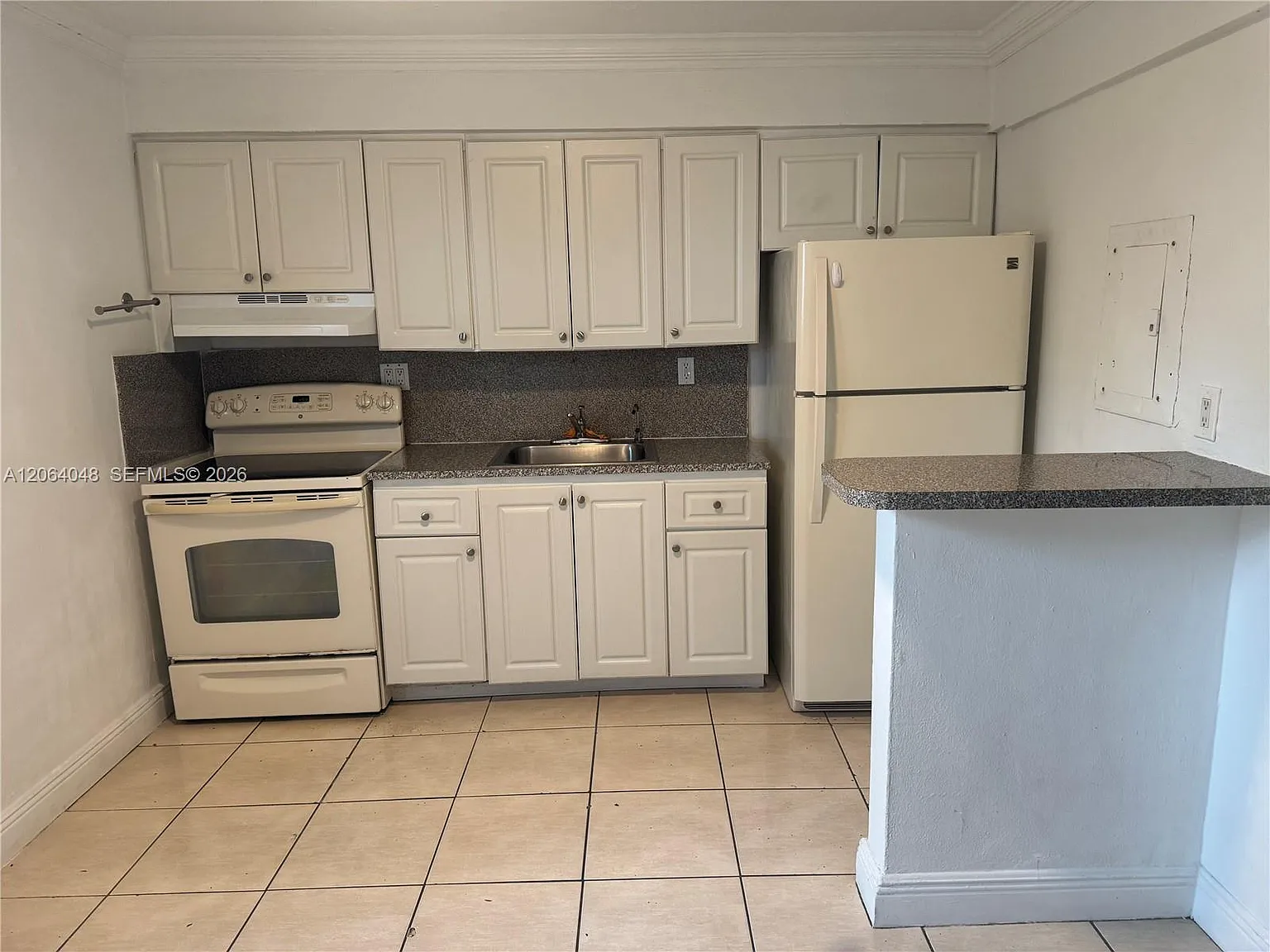 Auburndale Condo — Photo 3
