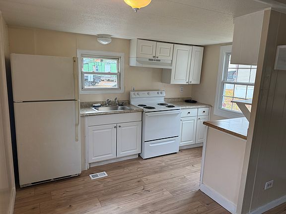 5th image of 8 Periwinkle Dr