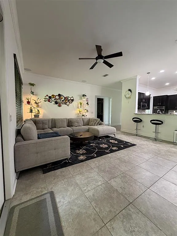 4 bed, 2.0 bath, 2688 sqft, $3,400 — Photo 4