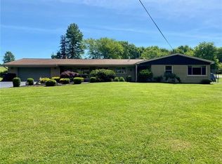 2147 Hoezle Rd, Hermitage, PA 16148