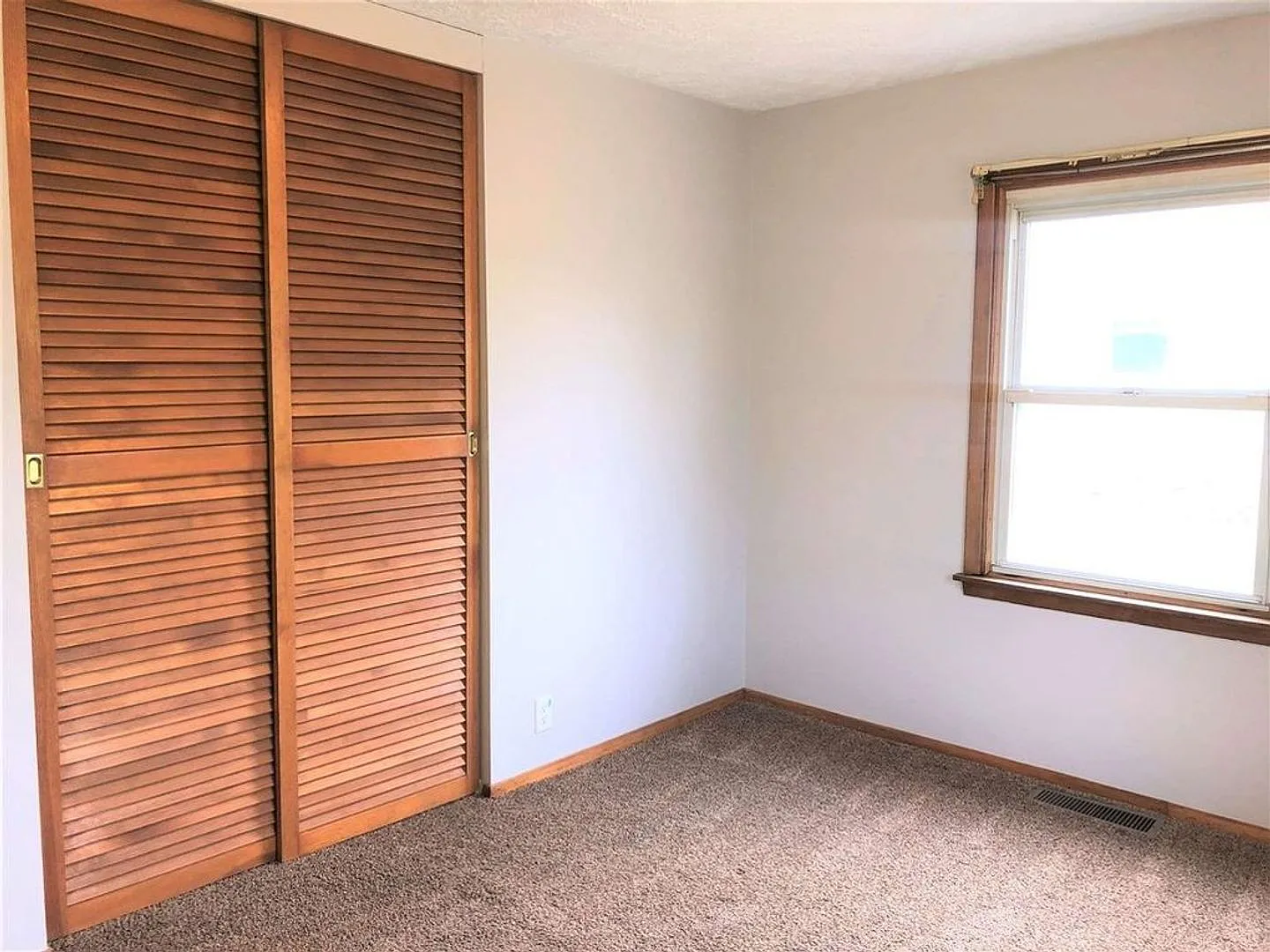 Charming 3-Bedroom Home with Garage in Kokomo! — Photo 2