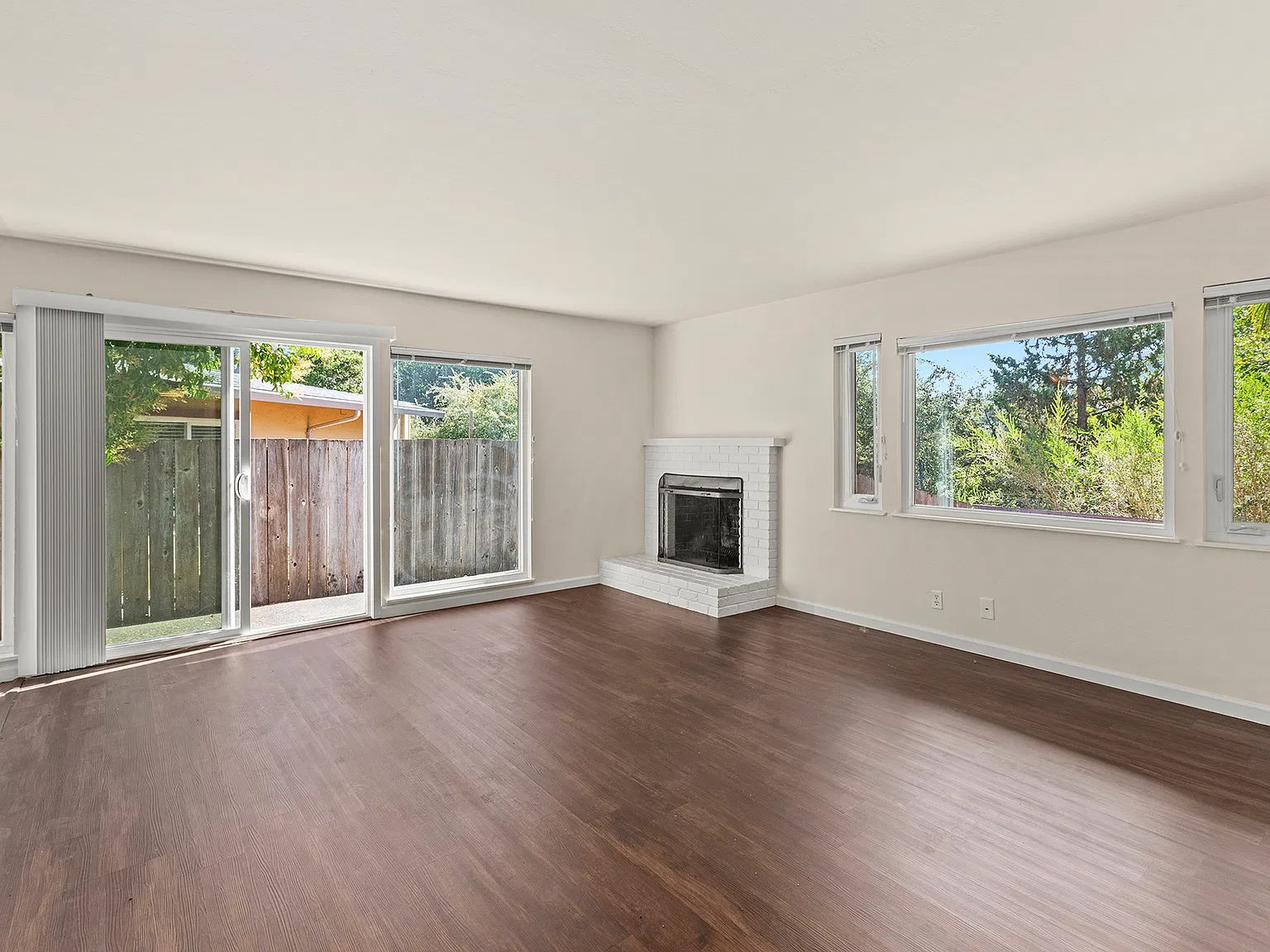 2 bed, 1.5 bath, 980 sqft, $3,675 — Photo 3