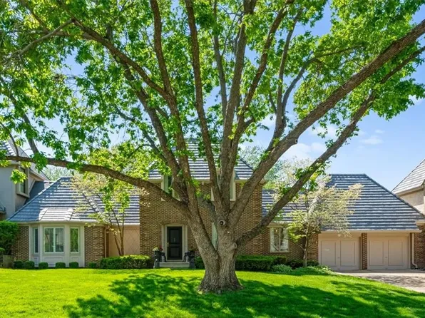 4 Le Mans Ct, Prairie Village, KS 66208