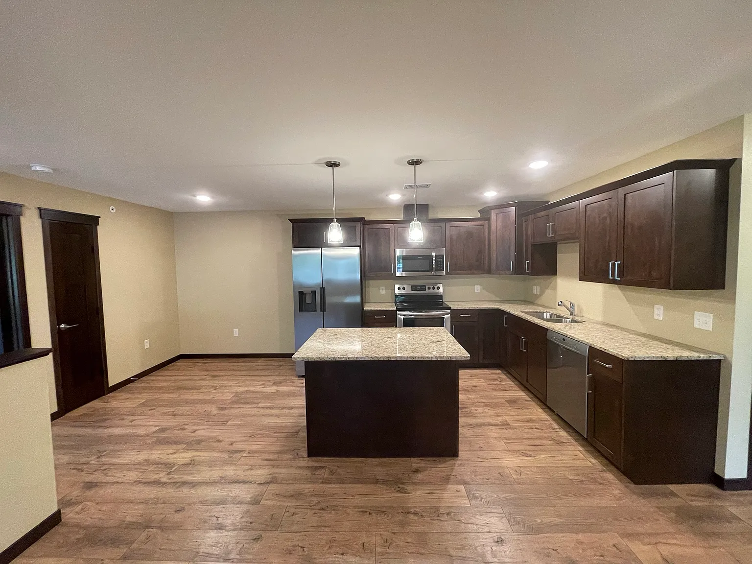 3 bed, 2.0 bath, 1540 sqft, $1,750 — Photo 2