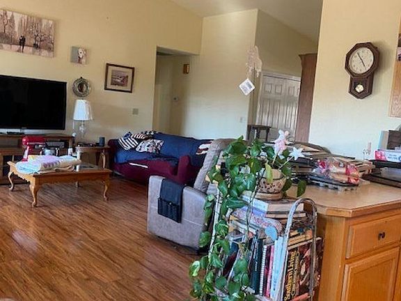 3rd image of 20252 Barbara Rd