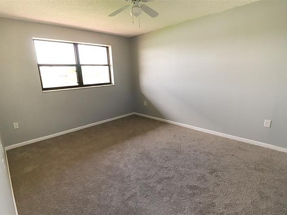 5th image of 9779 Nob Hill Ct