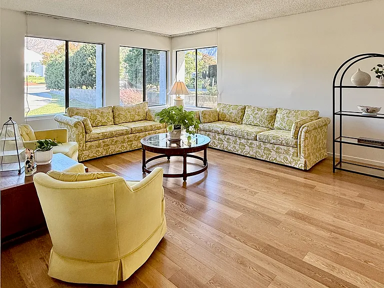 446 Stanford Dr — Photo 8