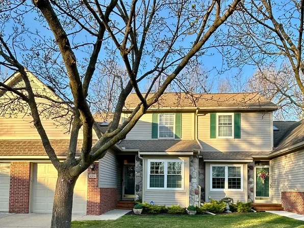 41816 Independence Dr, Novi, MI 48377