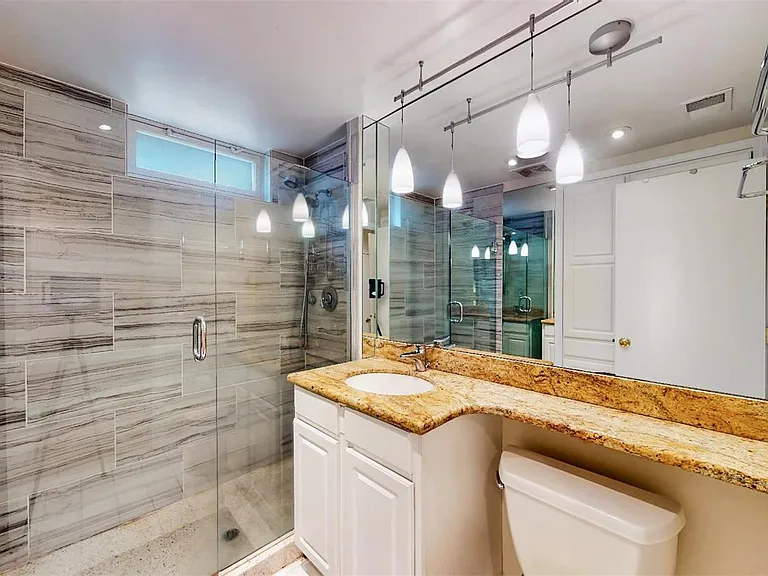 715 Ivanhoe St — Photo 33