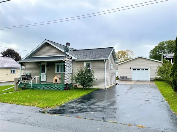 4 Illick St E, Waterloo, NY 13165