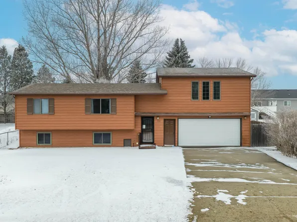 1813 Sunset Blvd, Minot, ND 58703