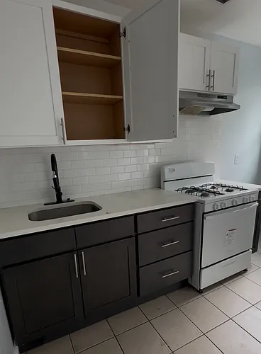 139 Garside St #2 Photo 1
