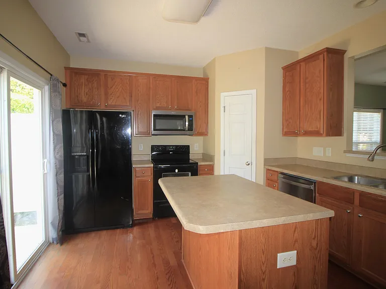 Kitchen with the island