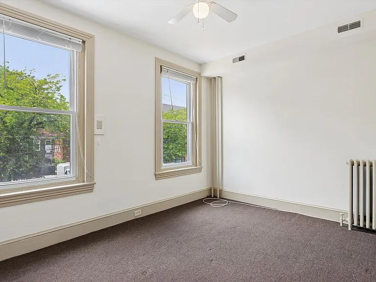 421 N Walnut St — Photo 11
