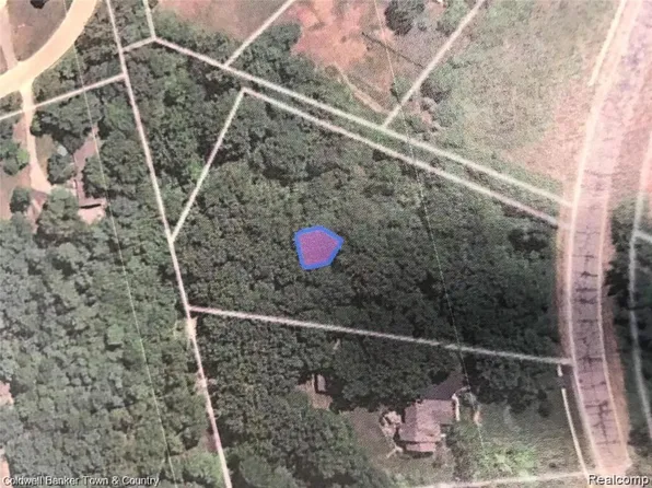 3362 Prescott Dr, Howell, MI 48843