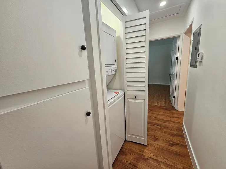 561 East Orange Grove Avenue — Photo 14