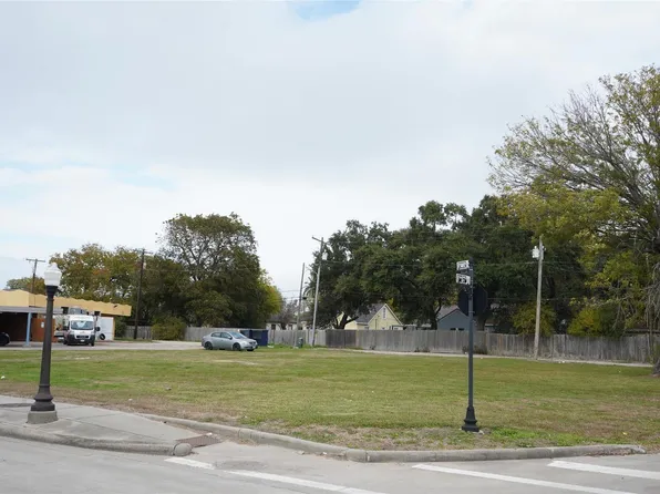 802 9th Ave N, Texas City, TX 77590