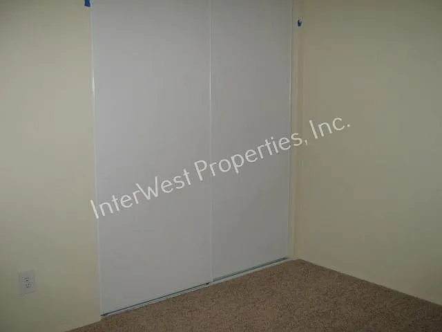 1040 W Powell Blvd — Photo 12