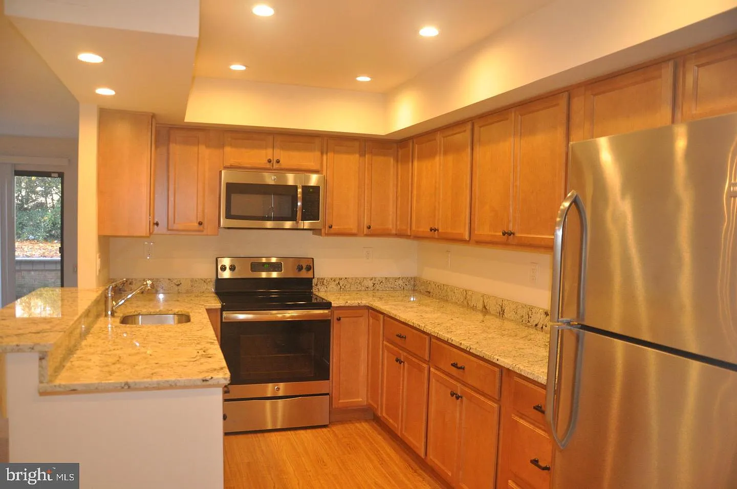 2 bed, 2.5 bath, 2085 sqft, $2,885 — Photo 4