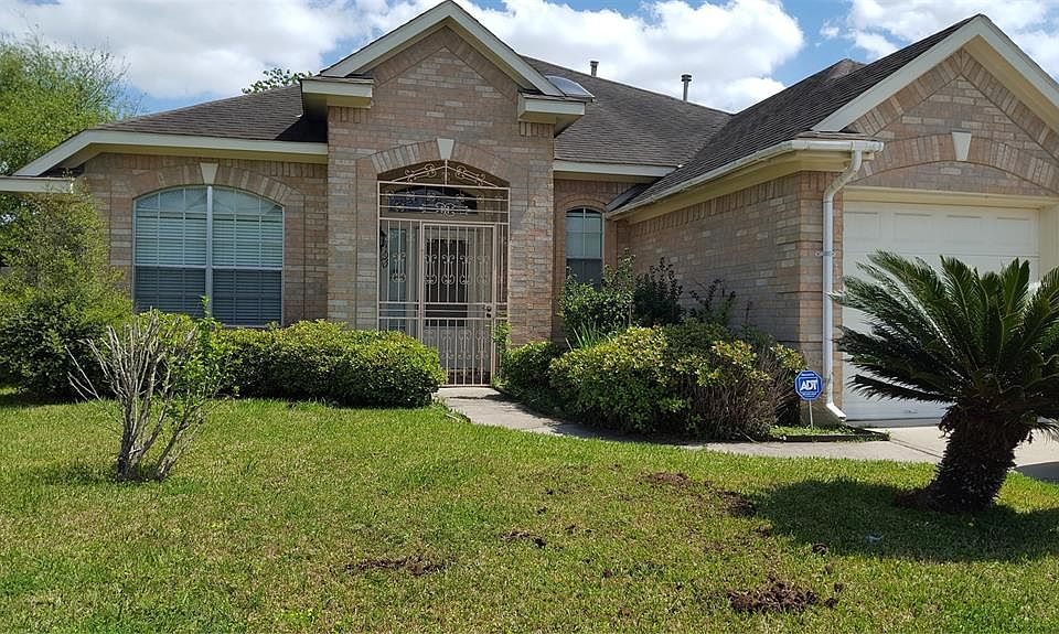 1st image of 15115 Walden Park Ct