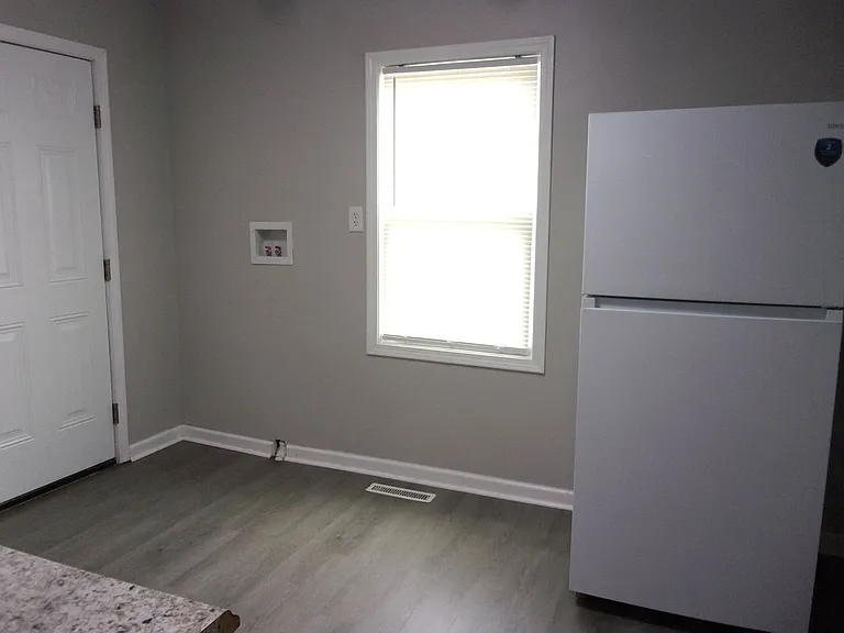247 Barber St — Photo 6