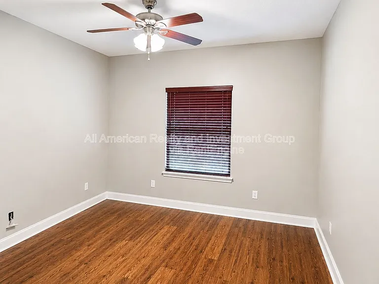 598 Emerald Ln — Photo 26