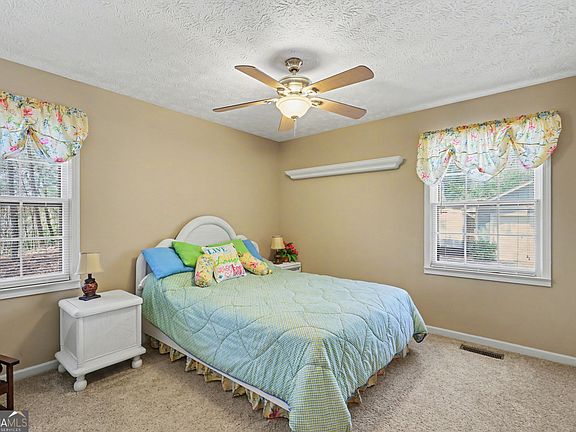 17th image of 542 Eastern Cross Ln