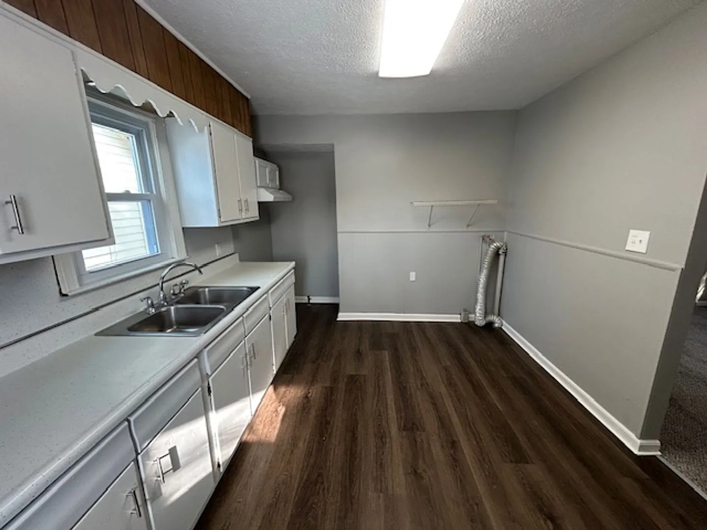 3 Bed- 1 Bath Single Family Home — Photo 3