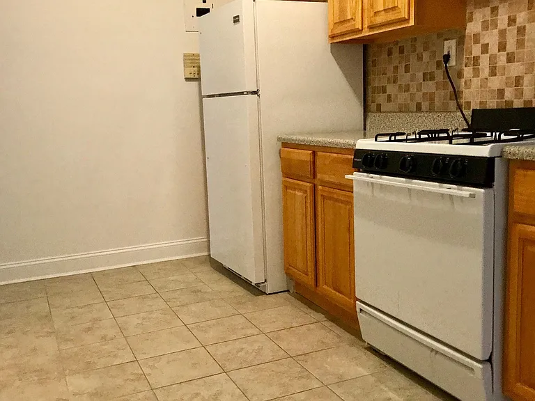 692 Rhinelander Ave #3B — Photo 5