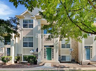945 Summit Creek Dr, Shorewood, IL 60404