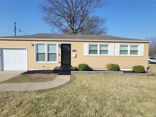 9809 Kelvin Dr, Saint Louis, MO 63137