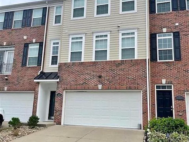409 Saint Andrews Dr — Photo 1