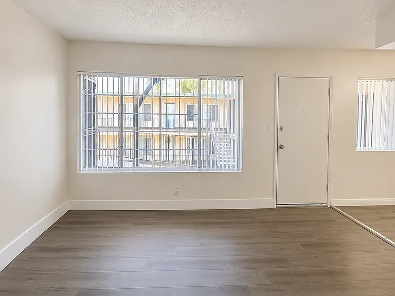 1735 Coronado Ave. — Photo 9