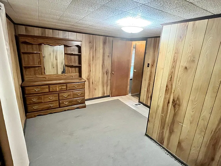 221 Luella Ave — Photo 14