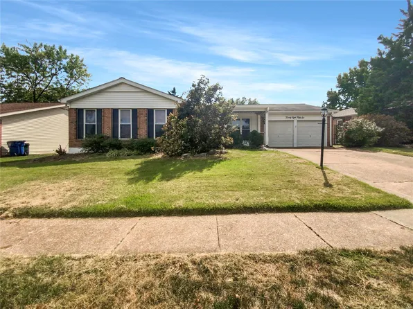 2856 Amberglow Dr, Saint Louis, MO 63129