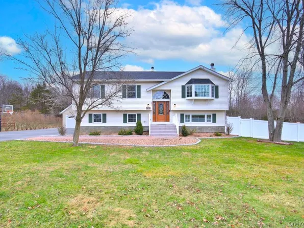 478 Lake Rd, New Windsor, NY 12553