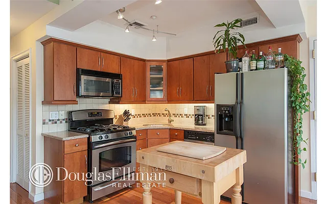 Sold by Douglas Elliman | media 7