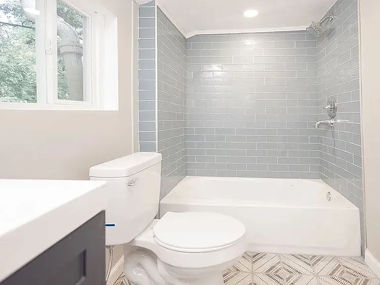 321 N 10th St — Photo 5