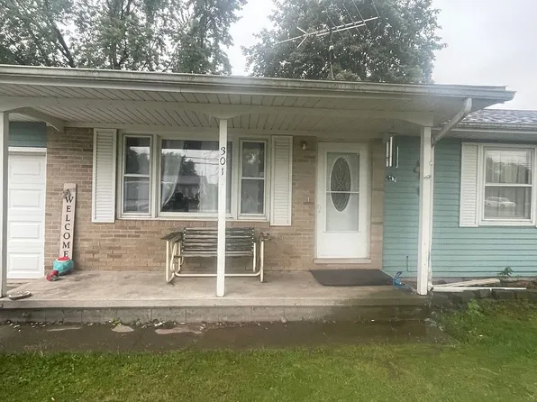 301 W Chestnut St, Breckenridge, MI 48615