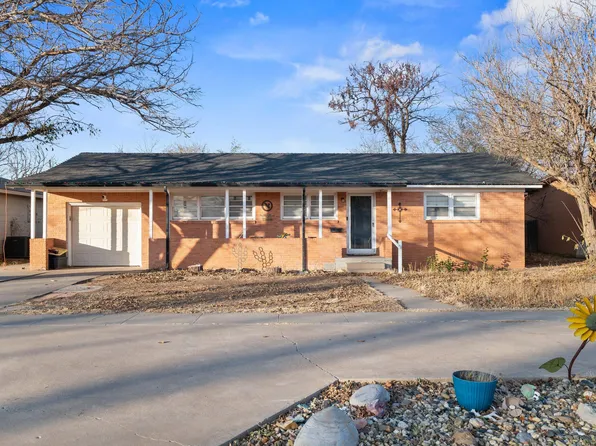 407 Pine St, Levelland, TX 79336
