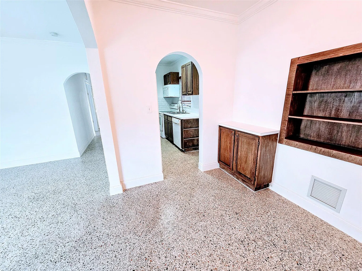 4 bed, 1.0 bath, 1056 sqft, $3,400 — Photo 4