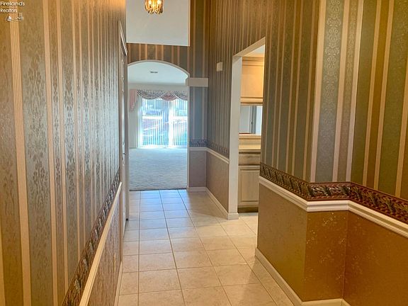 4th image of 4415 Woodridge Dr