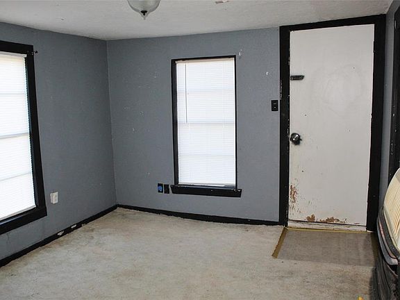 4th image of 521 E Live Oak St