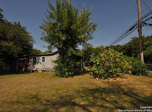 3rd image of 702 Fenfield Ave