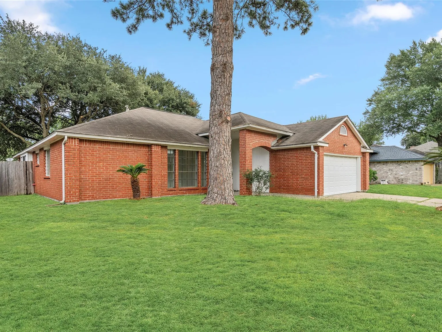3 bed, 2.0 bath, 1860 sqft, $2,100 — Photo 4