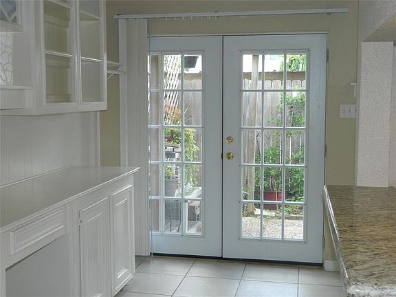 4th image of 1381 Country Place Dr #2/3